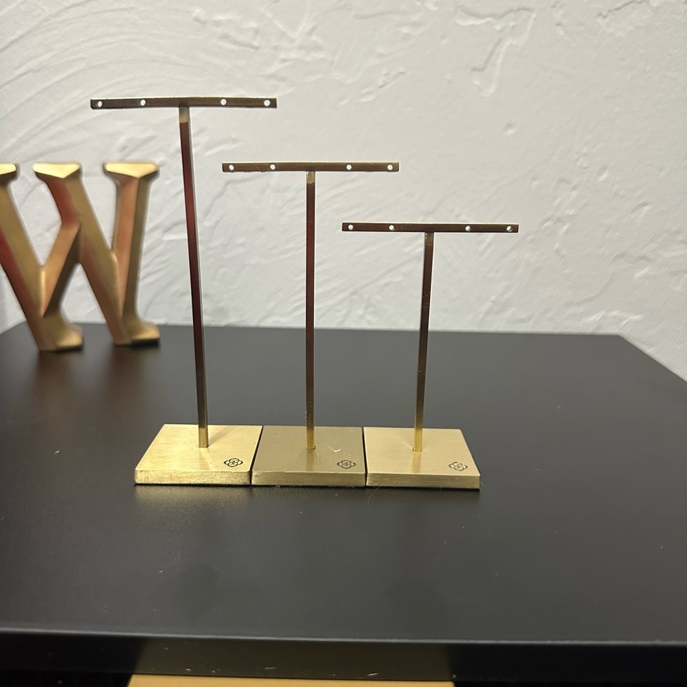 Kendra Scott Display Stands